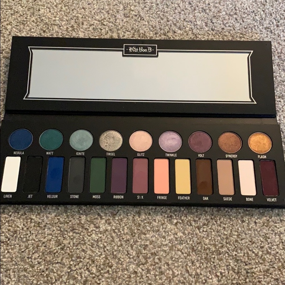 Kat von D metal matte LE palette